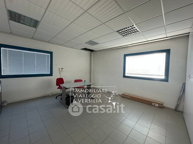 Ufficio in commerciale in Via Poggio alle Viti 150