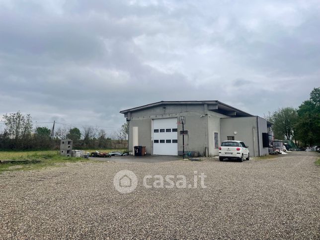 Capannone in commerciale in CASELLO