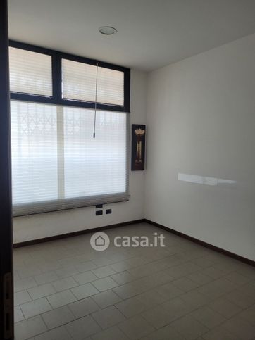 Ufficio in commerciale in 