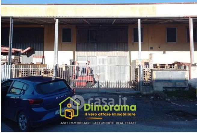 Capannone in commerciale in Via Aurelia Sud