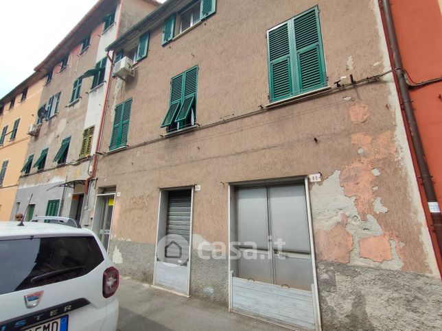 Negozio/locale commerciale in commerciale in Via Giuseppe Gallesi 60