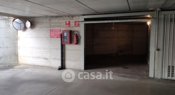 Garage/posto auto in residenziale in Via Edmondo de Amicis 37