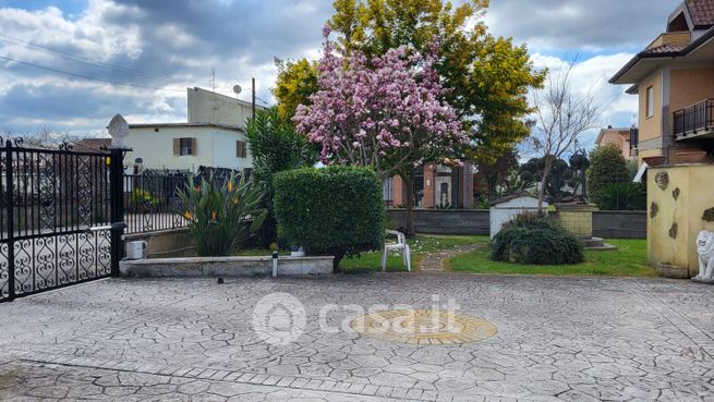 Casa indipendente in residenziale in 