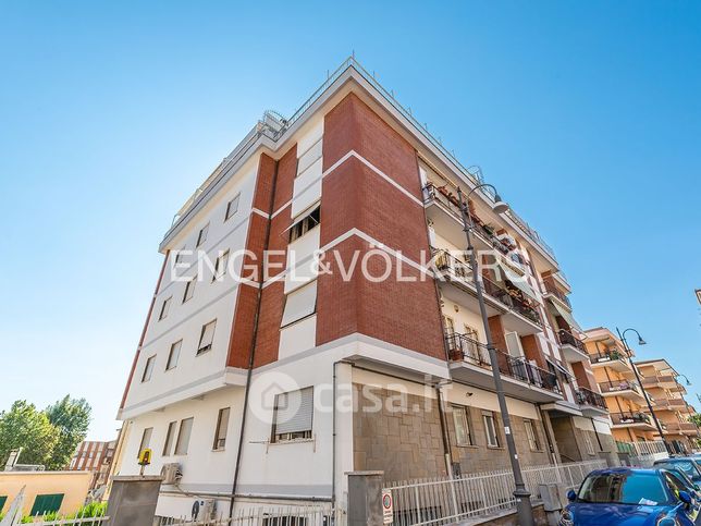 Appartamento in residenziale in Via Chatillon