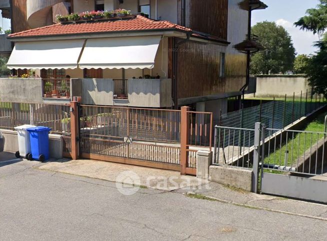 Box/posto auto in residenziale in Via Trento 36