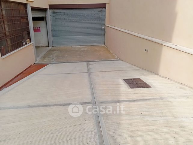 Box/posto auto in residenziale in Via del Pellicano 5