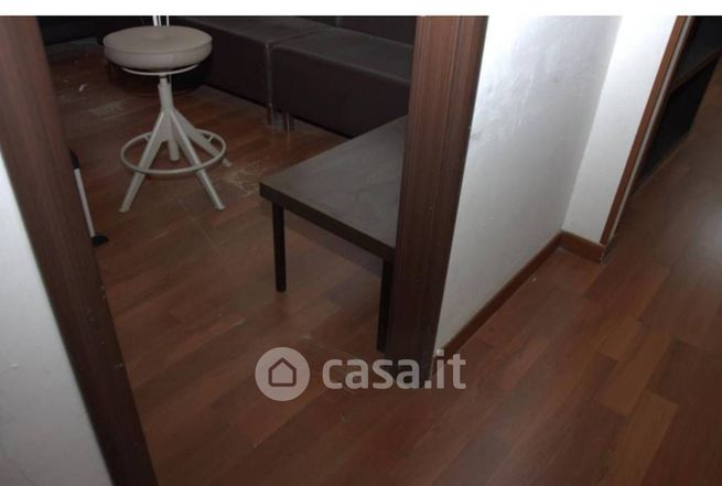 Ufficio in commerciale in Via del Porto