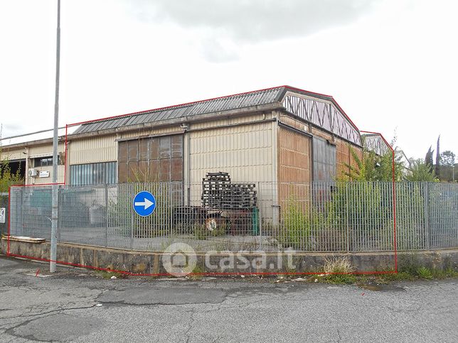 Capannone in commerciale in Via della Resistenza