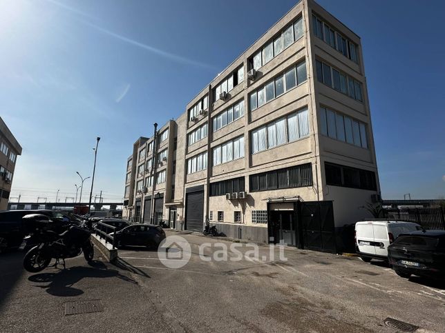 Capannone in commerciale in Via Salice