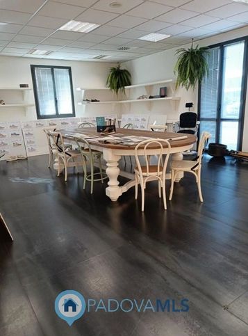 Ufficio in commerciale in Via Panà