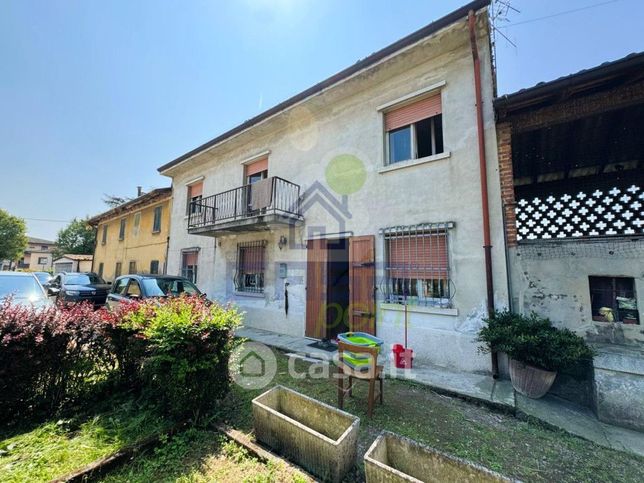 Casa indipendente in residenziale in Via Roma