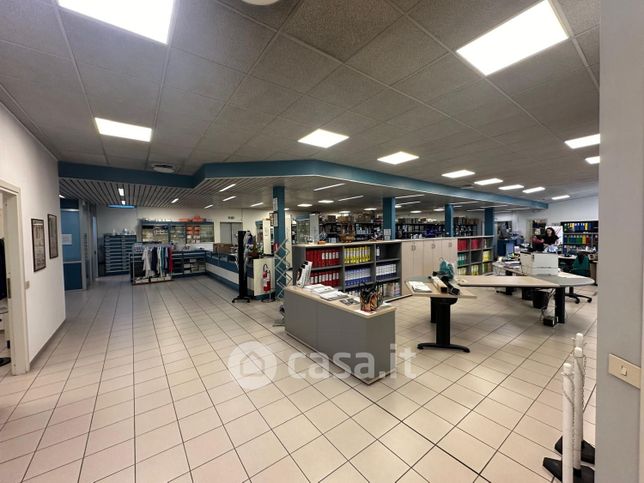 Capannone in commerciale in Via Vigentina