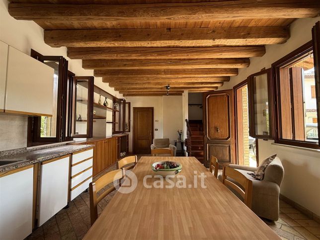 Casa indipendente in residenziale in 
