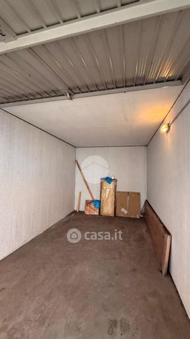 Box/posto auto in residenziale in Largo Ferruccio Parri 1