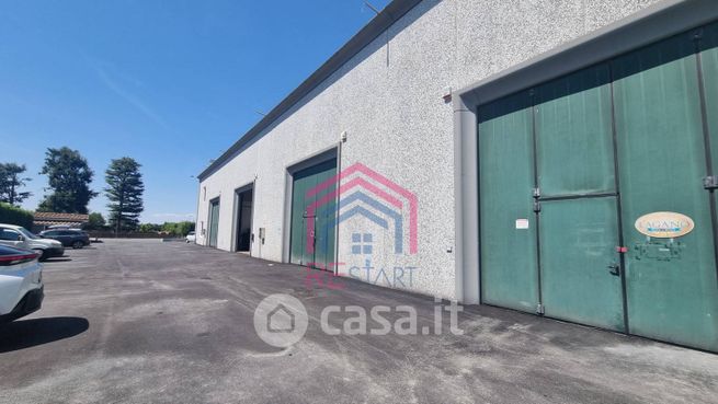 Capannone in commerciale in Via dei Castelli Romani 54