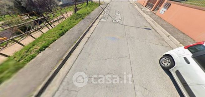 Box/posto auto in residenziale in Via Pietro Paolo Rubens