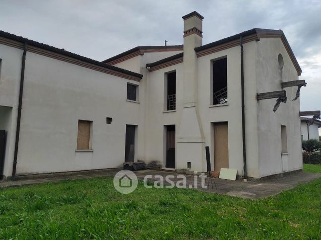 Casa indipendente in residenziale in 