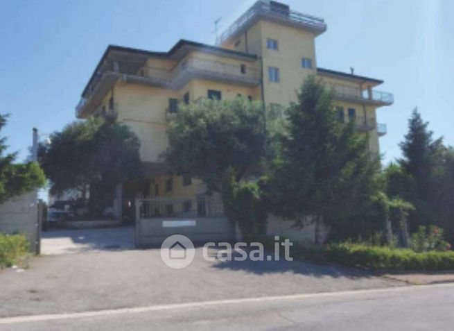 Capannone in commerciale in Via Giovanni Agnelli