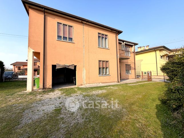 Villa in residenziale in Via Roma 5