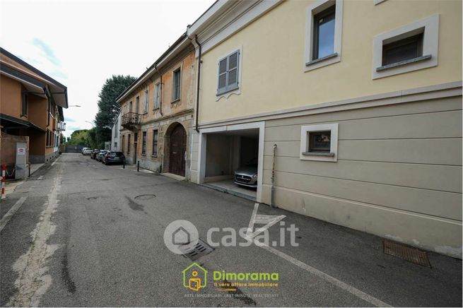 Box/posto auto in residenziale in Via Dante Alighieri 6