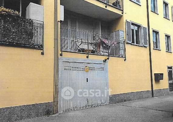 Box/posto auto in residenziale in Via Per Rogeno 7