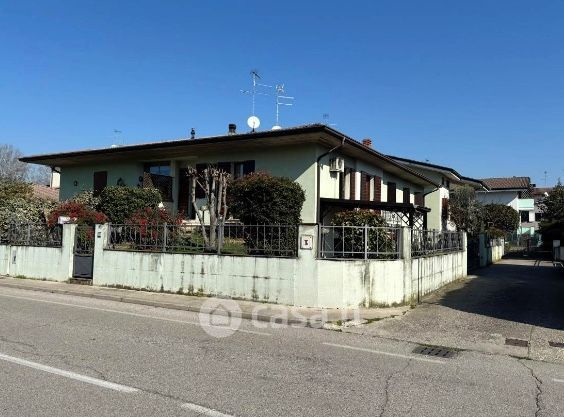 Casa indipendente in residenziale in Via A. Mantegna