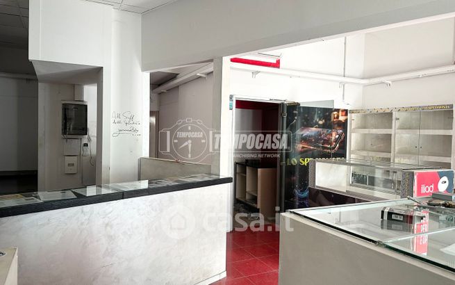 Capannone in commerciale in 