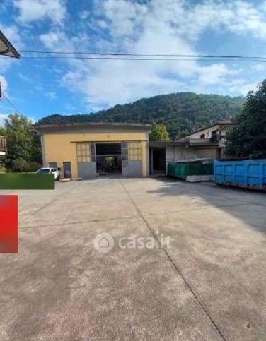 Capannone in commerciale in Via Arso