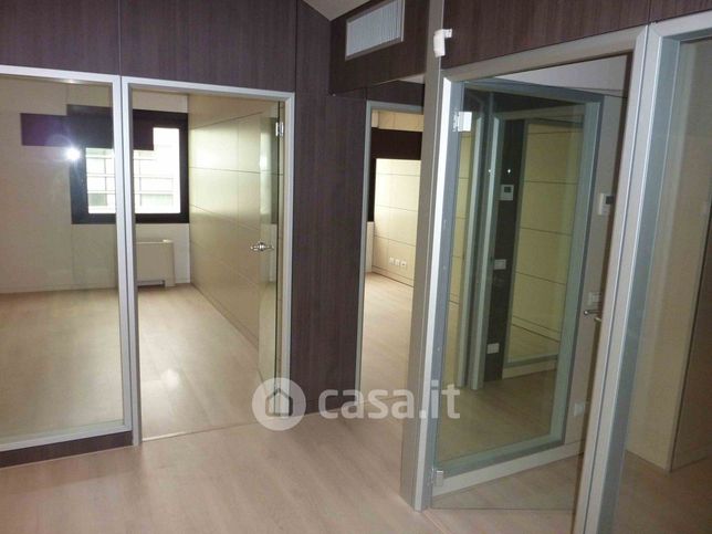 Ufficio in commerciale in 