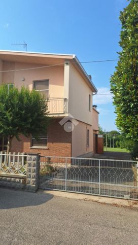 Casa indipendente in residenziale in Via Fiorita 18