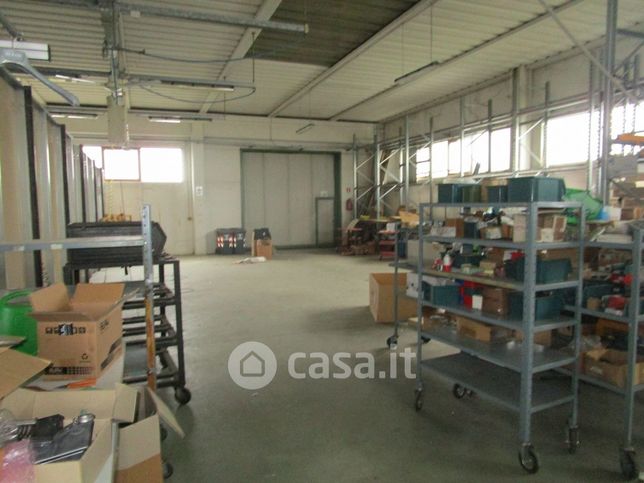 Capannone in commerciale in Via Statuto dei Lavoratori