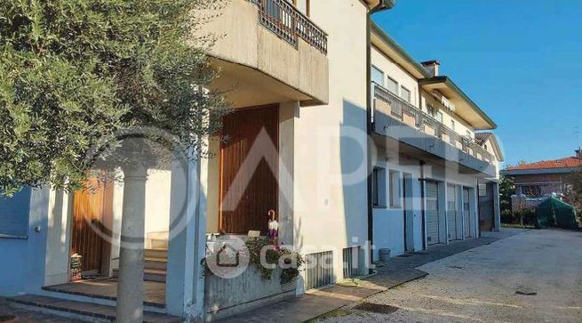 Capannone in commerciale in Via Valmarana 20