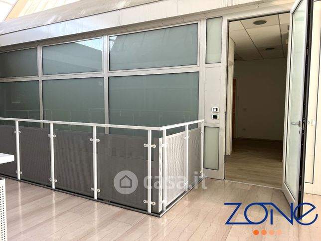 Ufficio in commerciale in Via Luigi Galvani 6