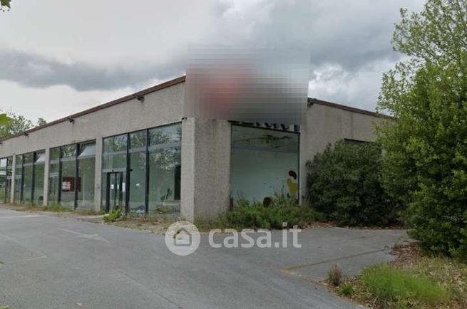 Capannone in commerciale in Via Chinnici