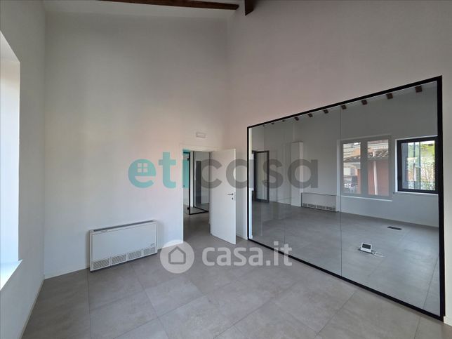 Ufficio in commerciale in Via Enrico Millo 7
