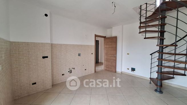 Appartamento in residenziale in Viale dei Parchi 17