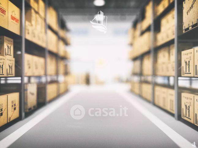 Capannone in commerciale in Viale Verona