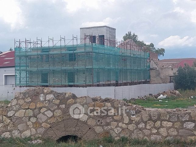Capannone in commerciale in