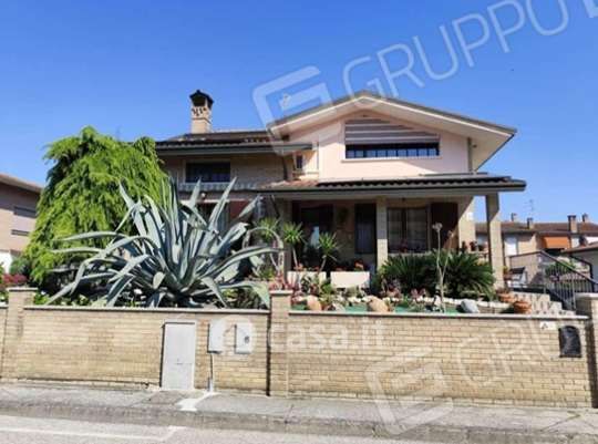 Villa in residenziale in Via Sandro Pertini