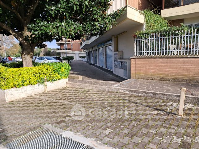 Box/posto auto in residenziale in Via degli Aldobrandeschi