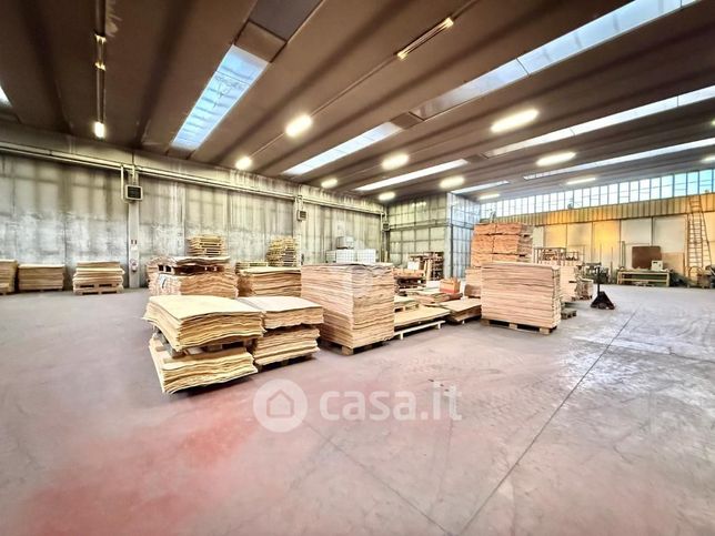 Capannone in commerciale in Viale Martiri della Libertà 80