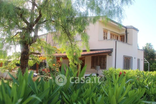 Villa in residenziale in Viale della Rimembranza