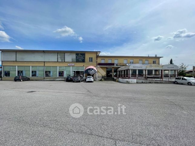 Capannone in commerciale in Via Benaco 2