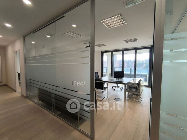 Ufficio in commerciale in Viale Giorgio Ribotta 21