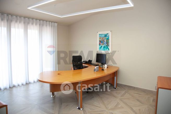 Ufficio in commerciale in Viale Cristoforo Colombo