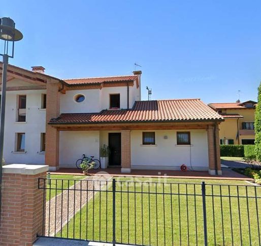 Casa bi/trifamiliare in residenziale in Via Magellano