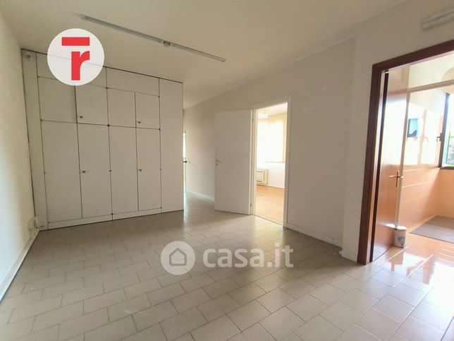 Ufficio in commerciale in Via Giuseppe Verdi