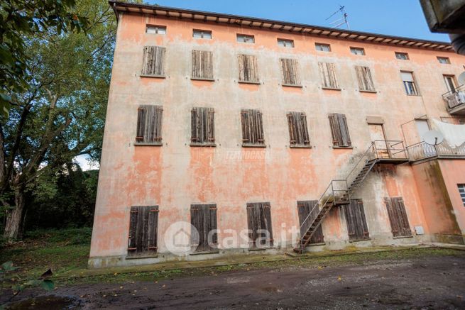 Casa indipendente in residenziale in Via le Valli 13