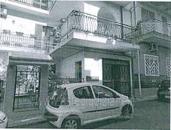 Box/posto auto in residenziale in Via Firenze 60