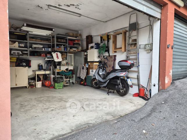 Box/posto auto in residenziale in Via Pasquale Berghini 65 E